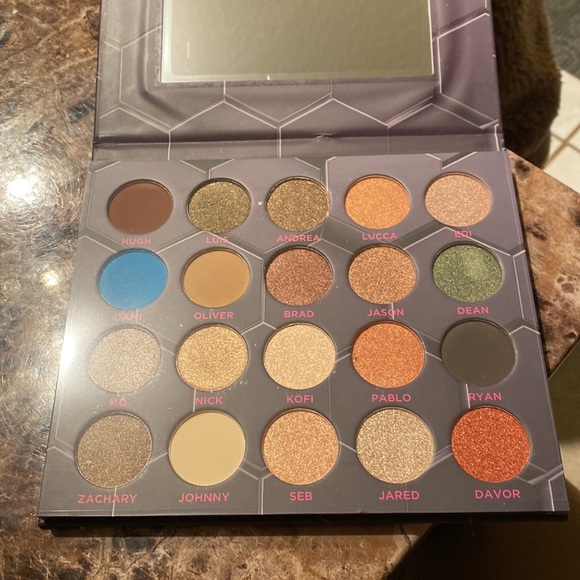 Eyeshadow palette - Picture 2 of 2